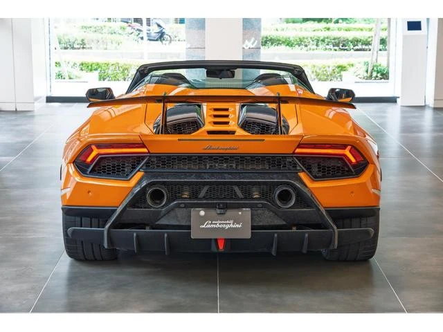 Lamborghini HURACAN 6