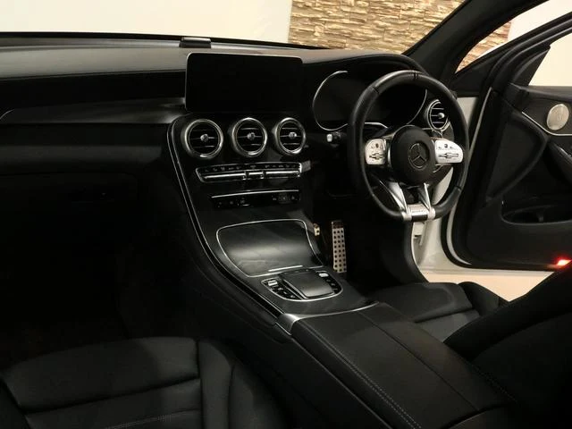 MERCEDES AMG GLC 10