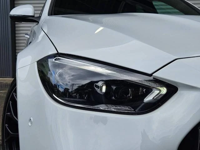 MERCEDES AMG C-CLASS 3