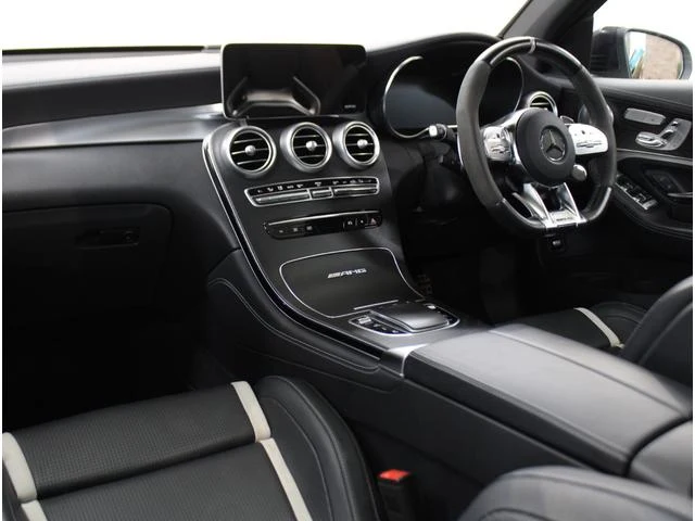 MERCEDES AMG GLC 7
