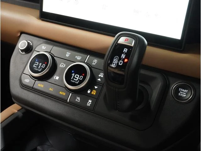 Land Rover DEFENDER 26
