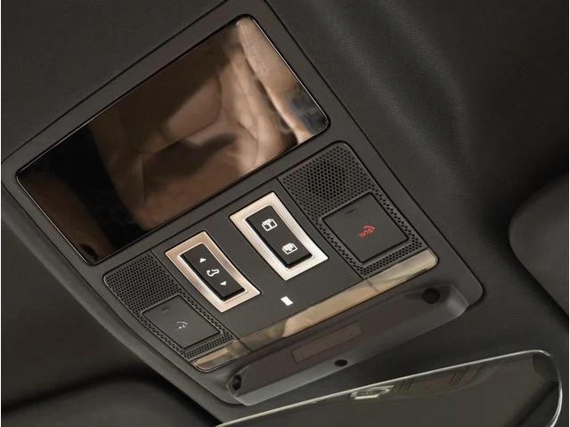 Land Rover DEFENDER 28