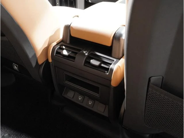 Land Rover DEFENDER 31