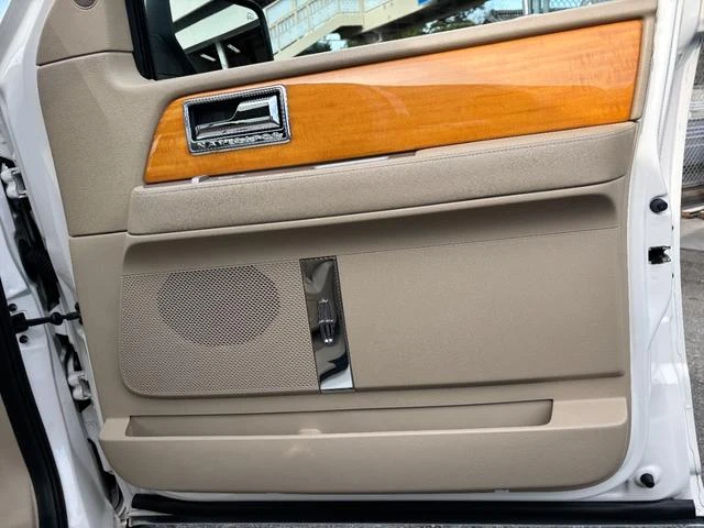 Lincoln NAVIGATOR 61