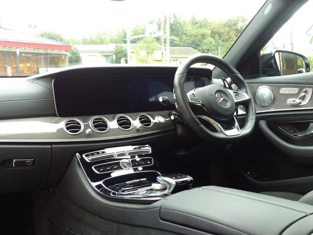 MERCEDES AMG E-CLASS 12