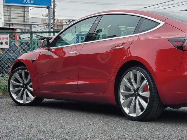 Tesla MODEL 3 65