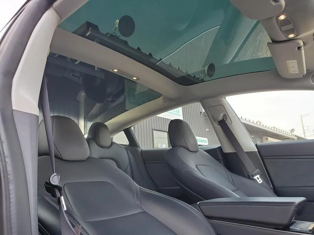 Tesla MODEL 3 7