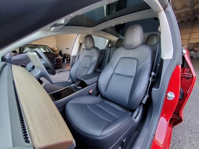 Tesla MODEL 3 54