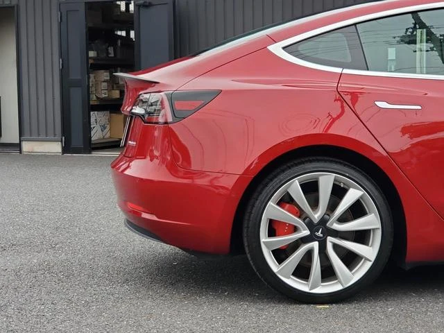 Tesla MODEL 3 19
