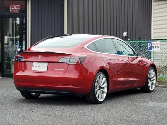 Tesla MODEL 3 5