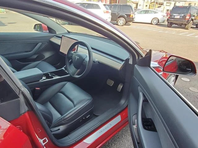 Tesla MODEL 3 29