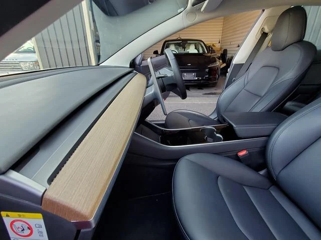 Tesla MODEL 3 53