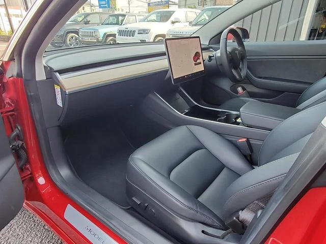 Tesla MODEL 3 28