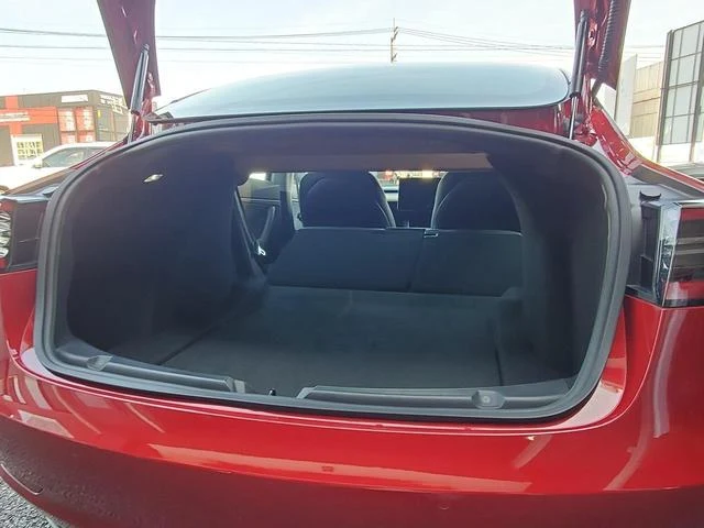 Tesla MODEL 3 61