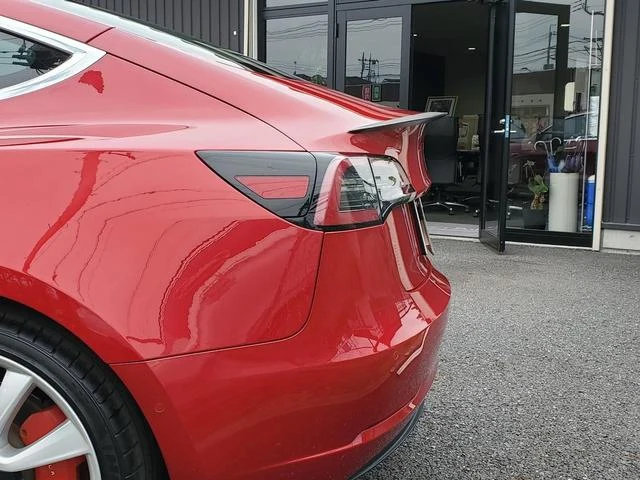Tesla MODEL 3 37