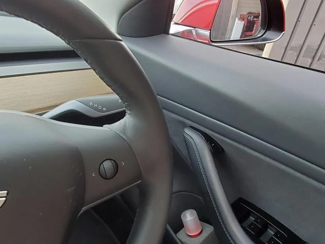 Tesla MODEL 3 31