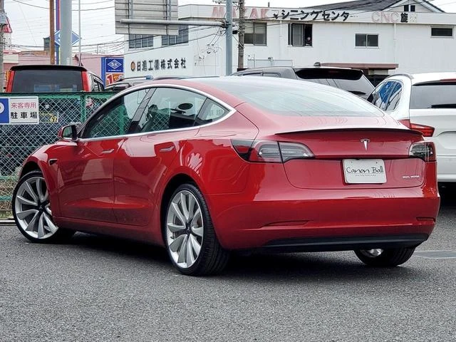 Tesla MODEL 3 9