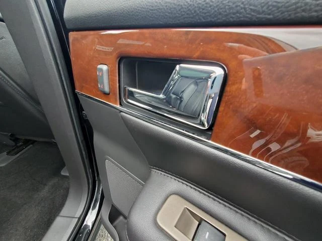 Lincoln MKX 33