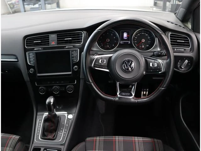 Volkswagen GOLF 9