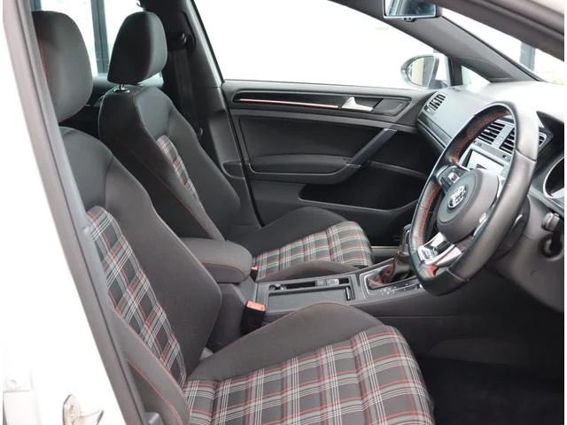 Volkswagen GOLF 52