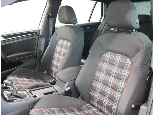 Volkswagen GOLF 42