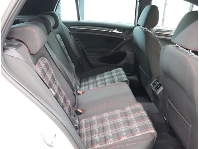 Volkswagen GOLF 54