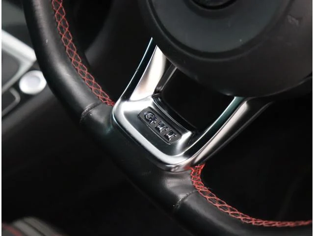 Volkswagen GOLF 48