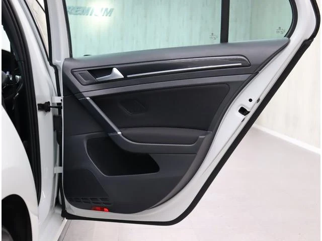 Volkswagen GOLF 53