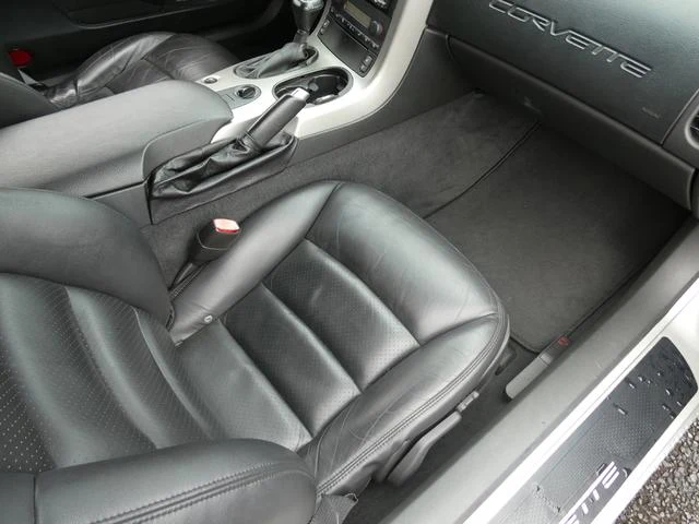 Chevrolet CORVETTE 32