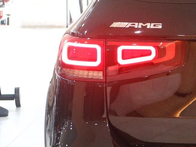 MERCEDES AMG GLB 40
