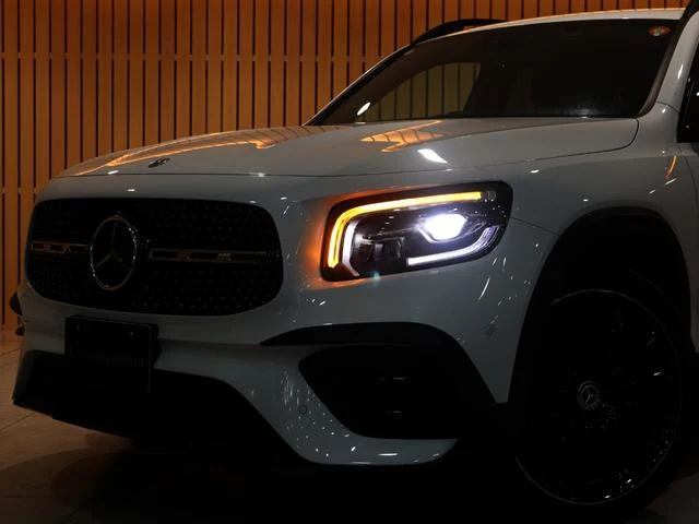 MERCEDES BENZ GLB 8