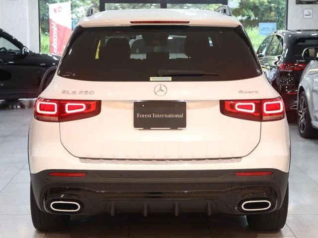 MERCEDES BENZ GLB 4