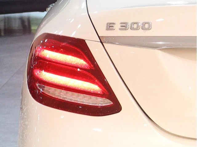 MERCEDES BENZ E-CLASS 40
