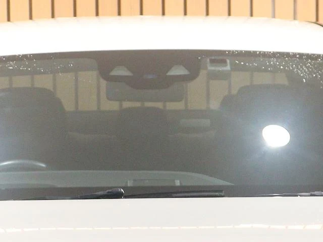MERCEDES BENZ E-CLASS 29