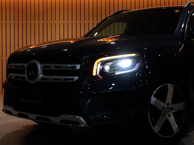 MERCEDES BENZ GLB 8