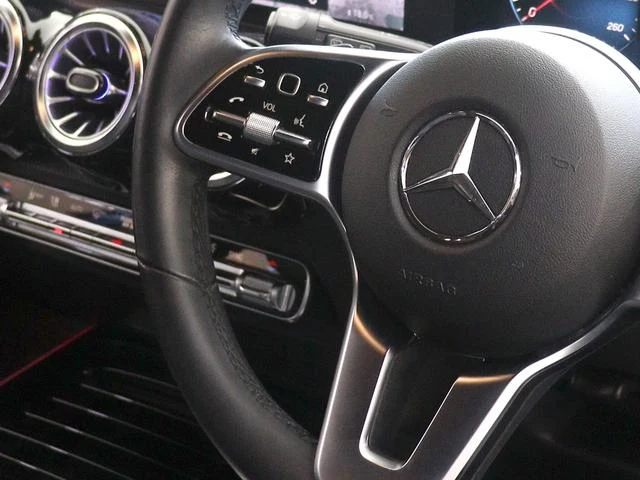 MERCEDES BENZ GLB 52