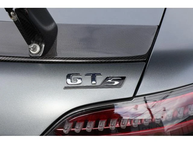 MERCEDES AMG GT 11
