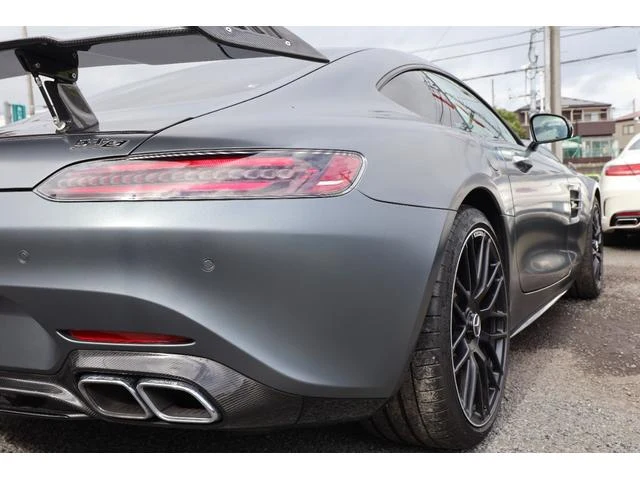 MERCEDES AMG GT 8