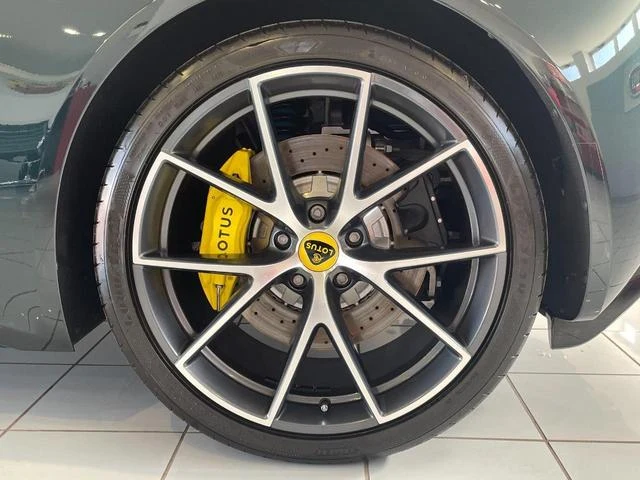 Lotus EMIRA 18