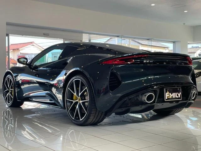 Lotus EMIRA 8