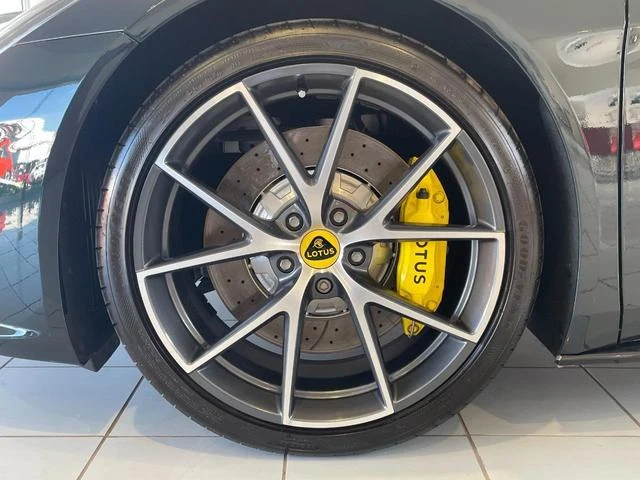Lotus EMIRA 17