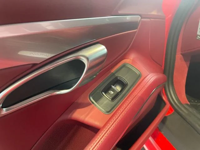 Porsche 718 32