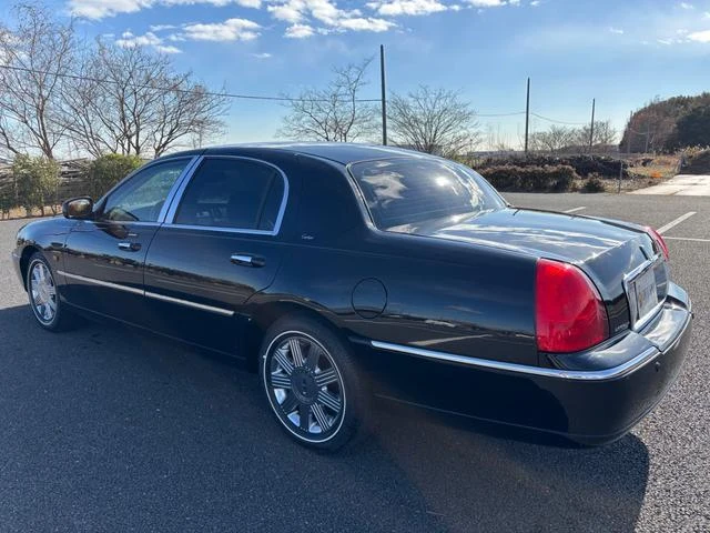 Lincoln TOWNCAR 15