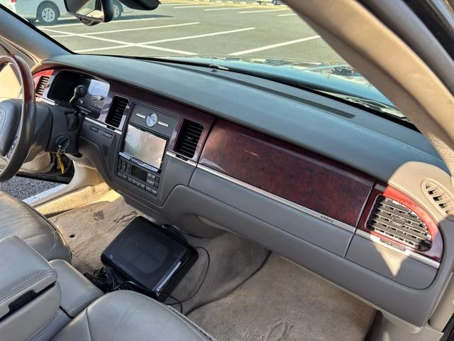 Lincoln TOWNCAR 29