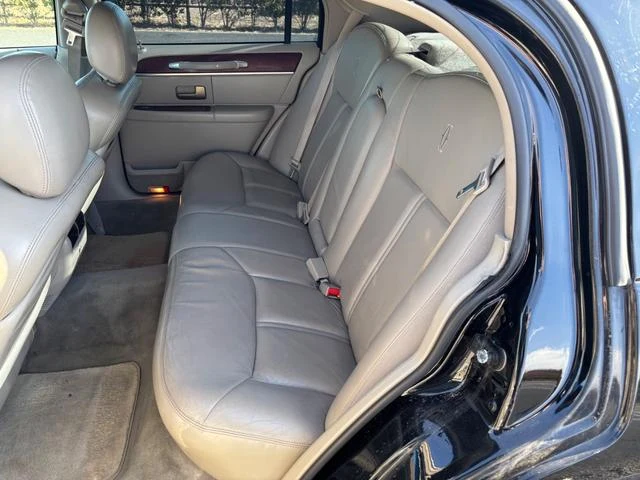 Lincoln TOWNCAR 27