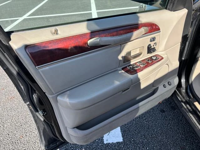 Lincoln TOWNCAR 34