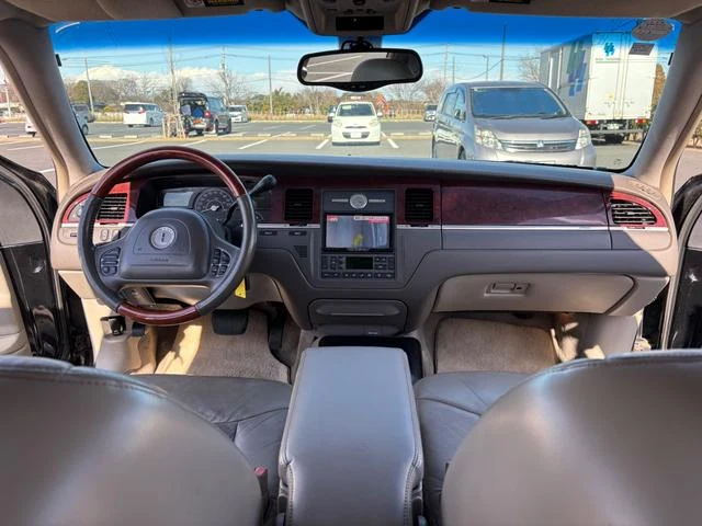 Lincoln TOWNCAR 18