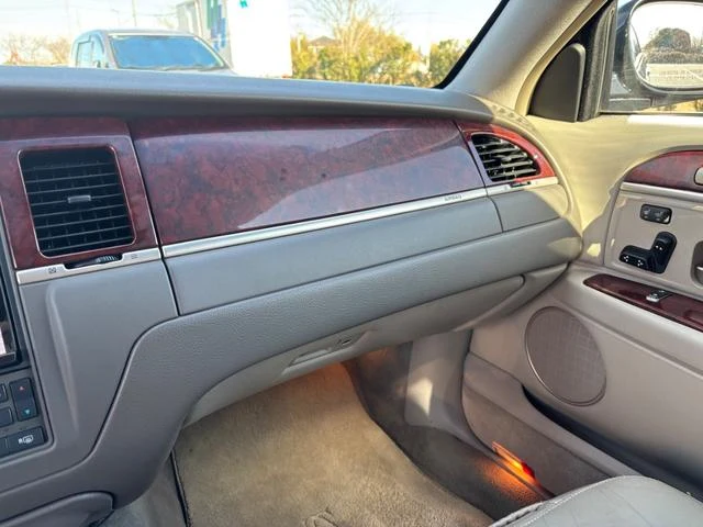Lincoln TOWNCAR 22