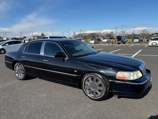 Lincoln TOWNCAR 2