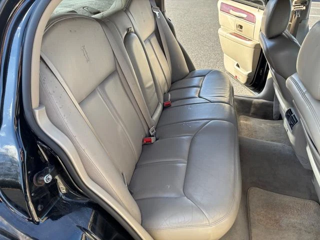 Lincoln TOWNCAR 32